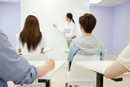 张雪峰投资50万成立职业培训学校，强调上大学并非唯一路径